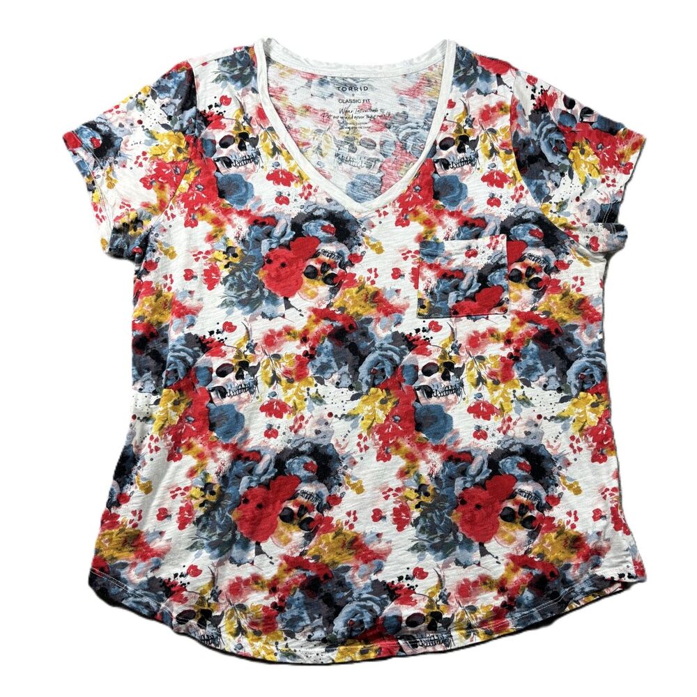 Torrid Classic Fit Tee Top Skulls Floral V-Neck Rock Punk Grunge Size 2 2X L262